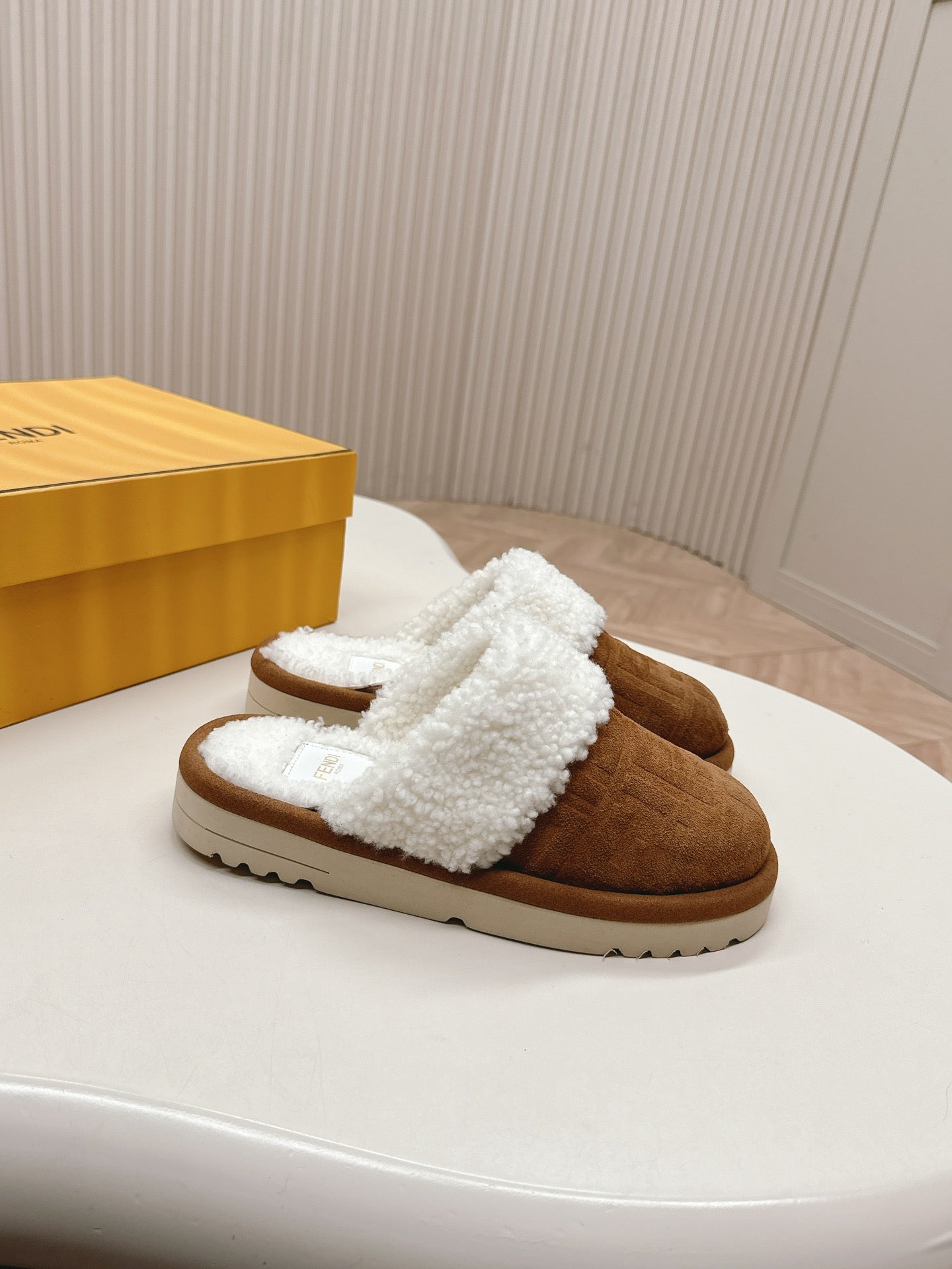 FEN* 25 SS leather embossed fur slippers