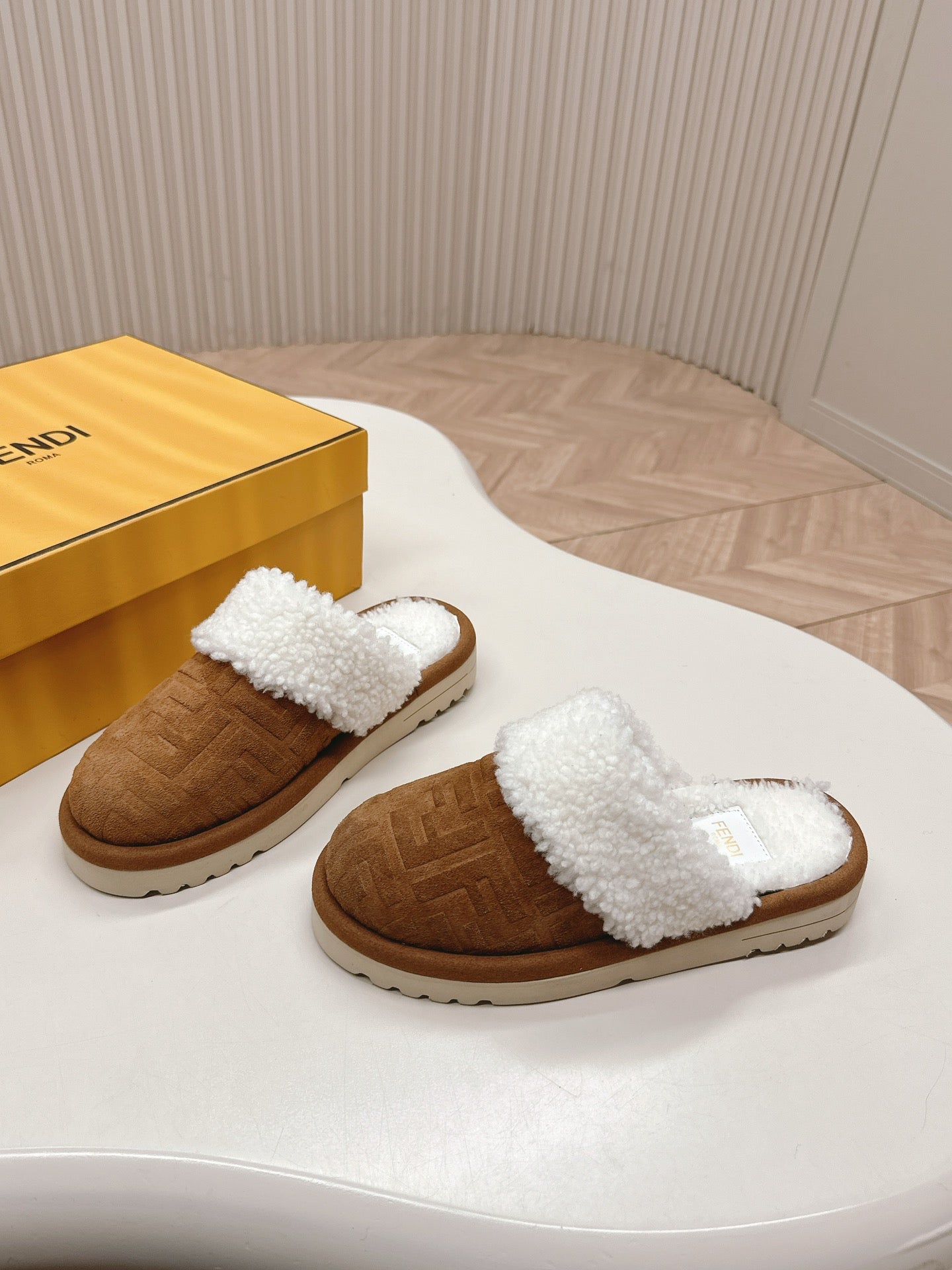 FEN* 25 SS leather embossed fur slippers