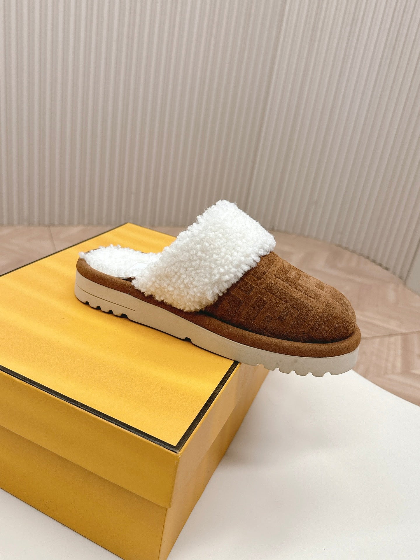 FEN* 25 SS leather embossed fur slippers