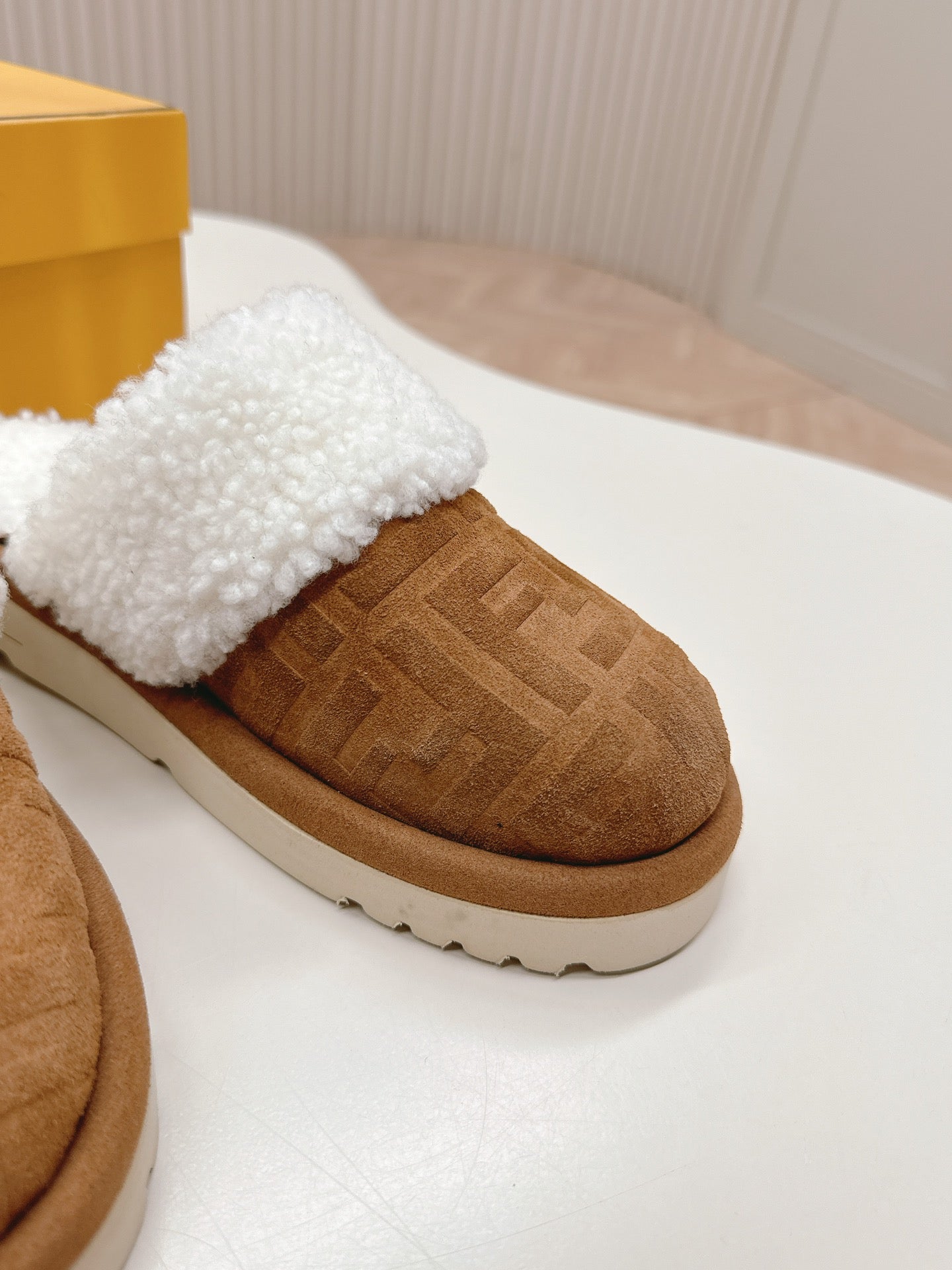 FEN* 25 SS leather embossed fur slippers