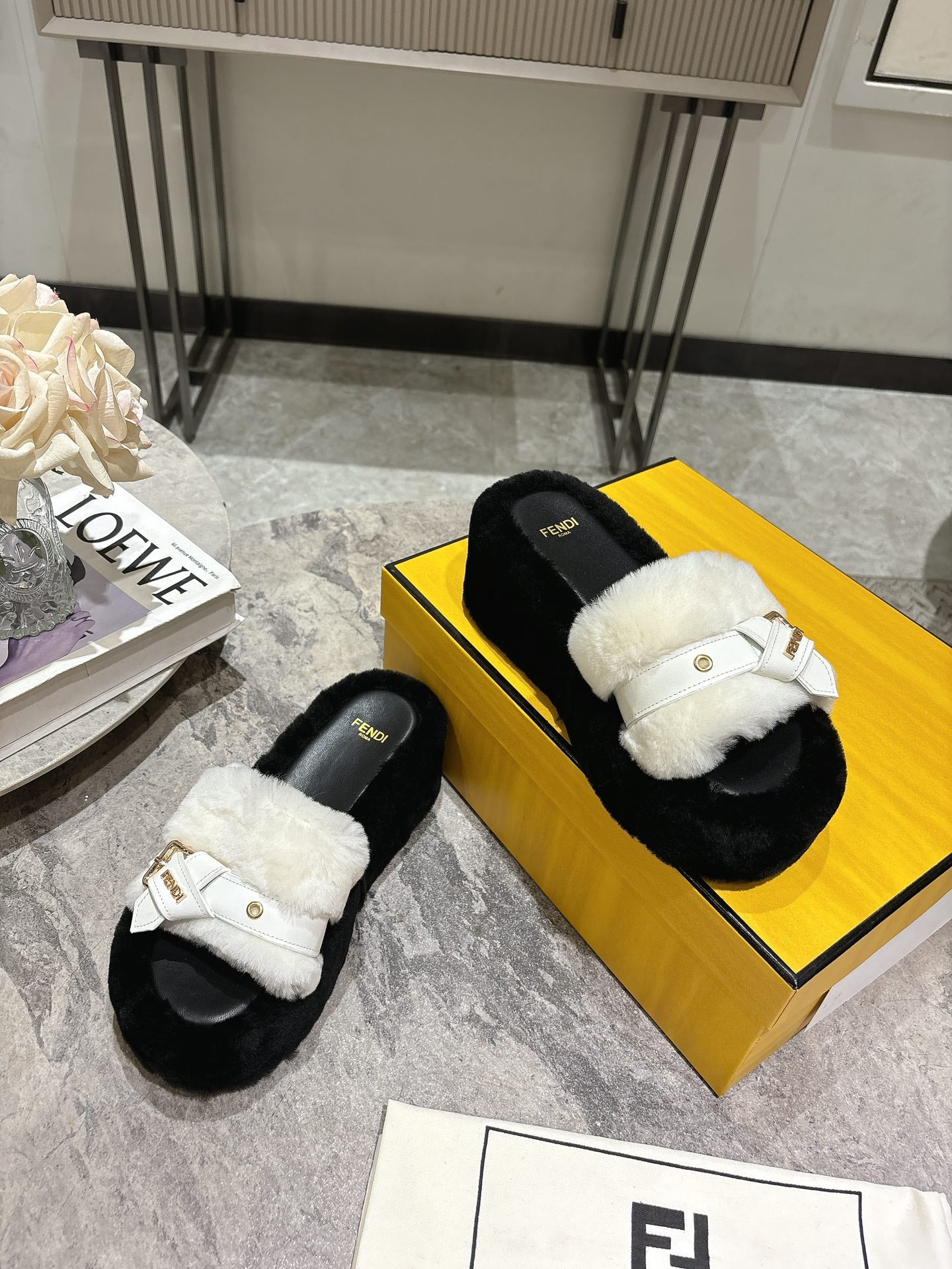 FEN* 25SS Belt Buckle Platform Fur Slippers