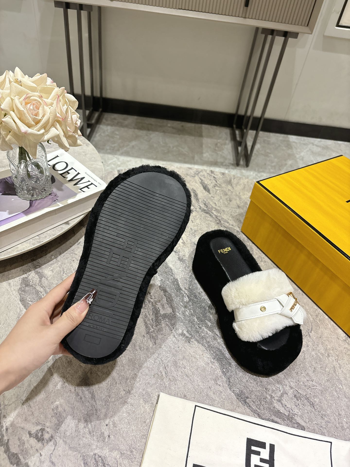 FEN* 25SS Belt Buckle Platform Fur Slippers