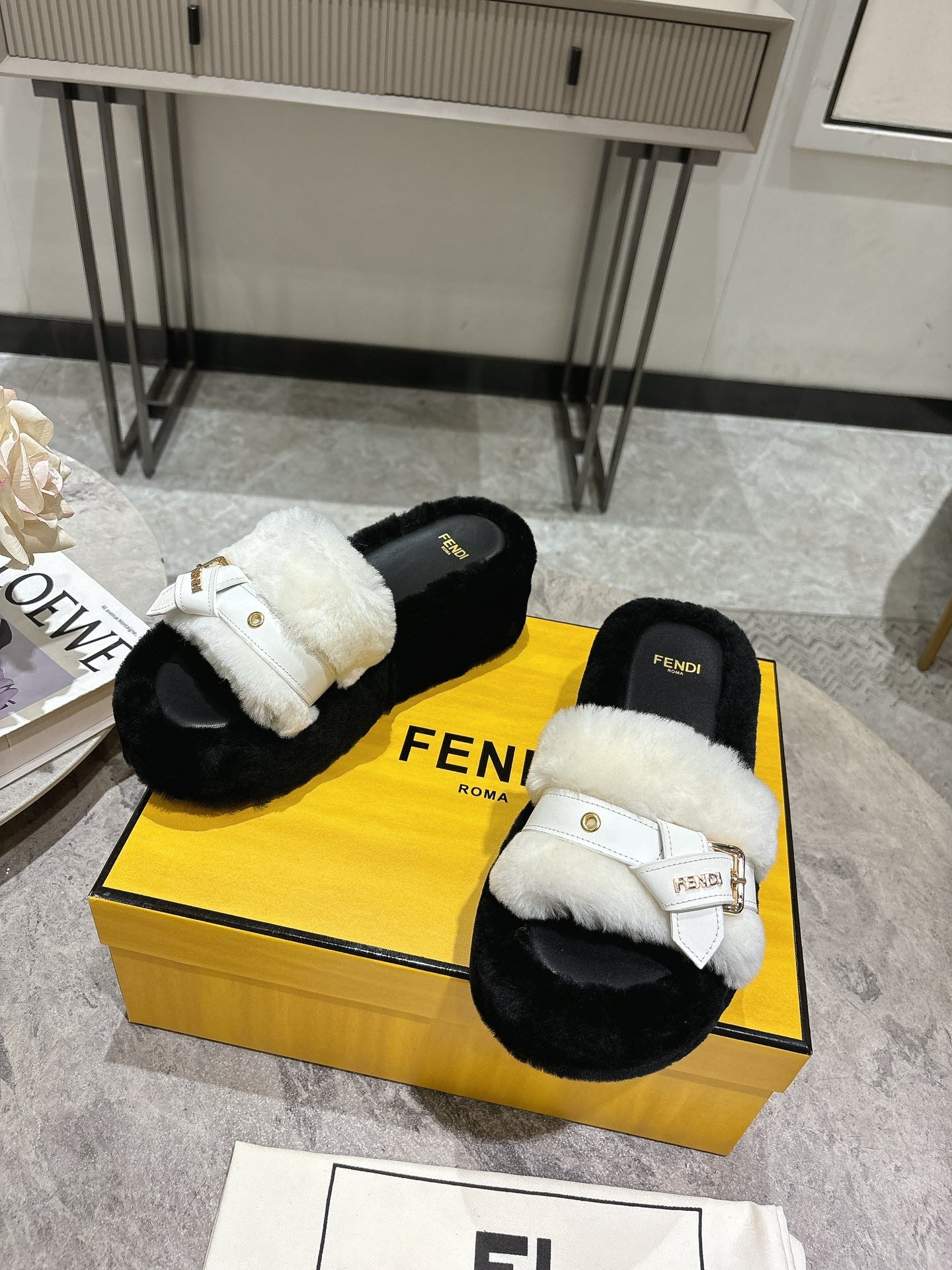 FEN* 25SS Belt Buckle Platform Fur Slippers