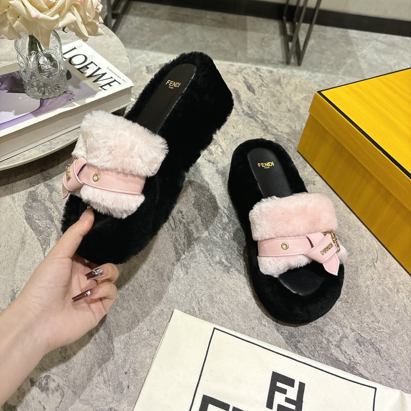 FEN* 25SS Belt Buckle Platform Fur Slippers