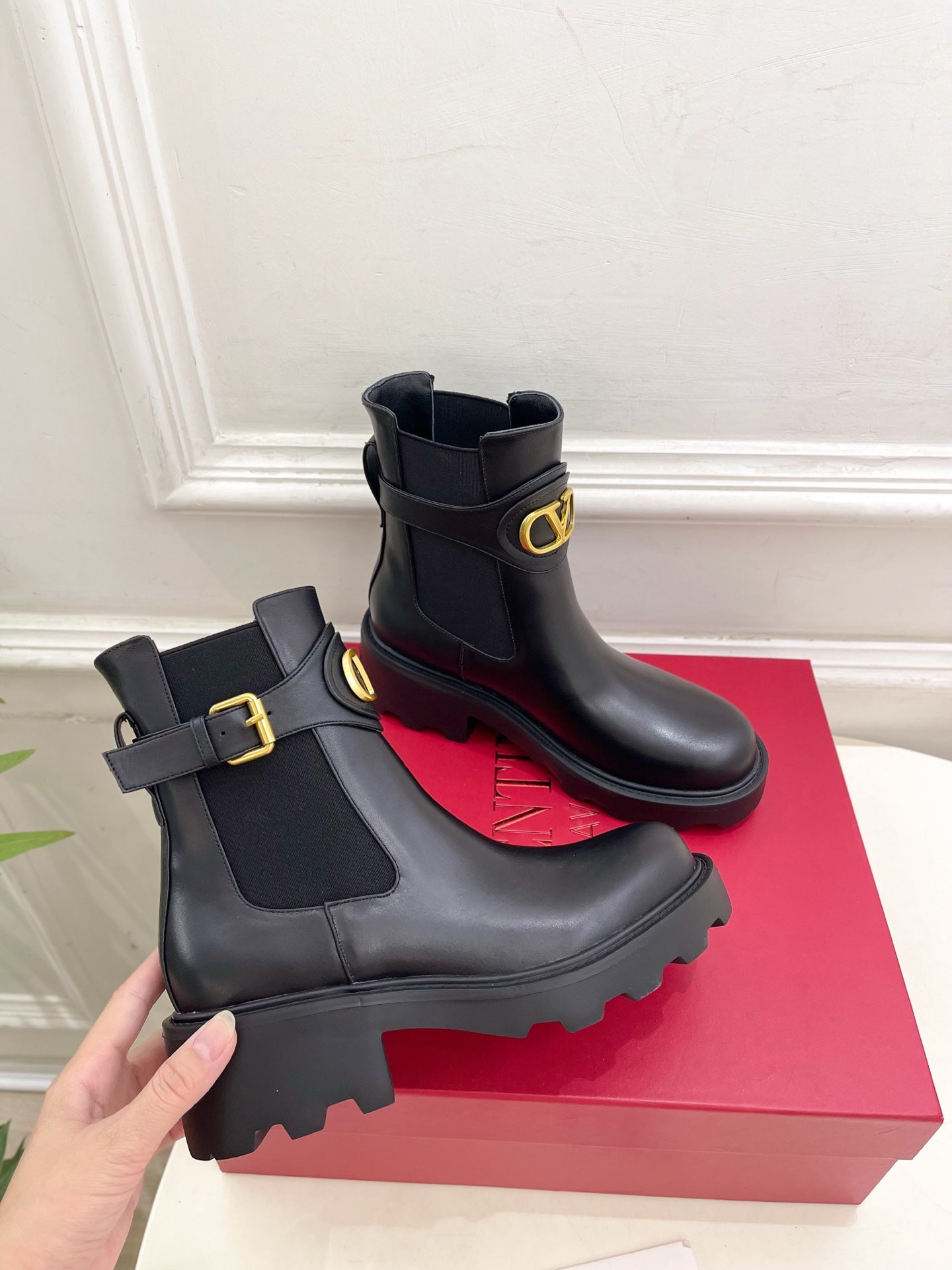 Valenti* 25SS leather ankle boots