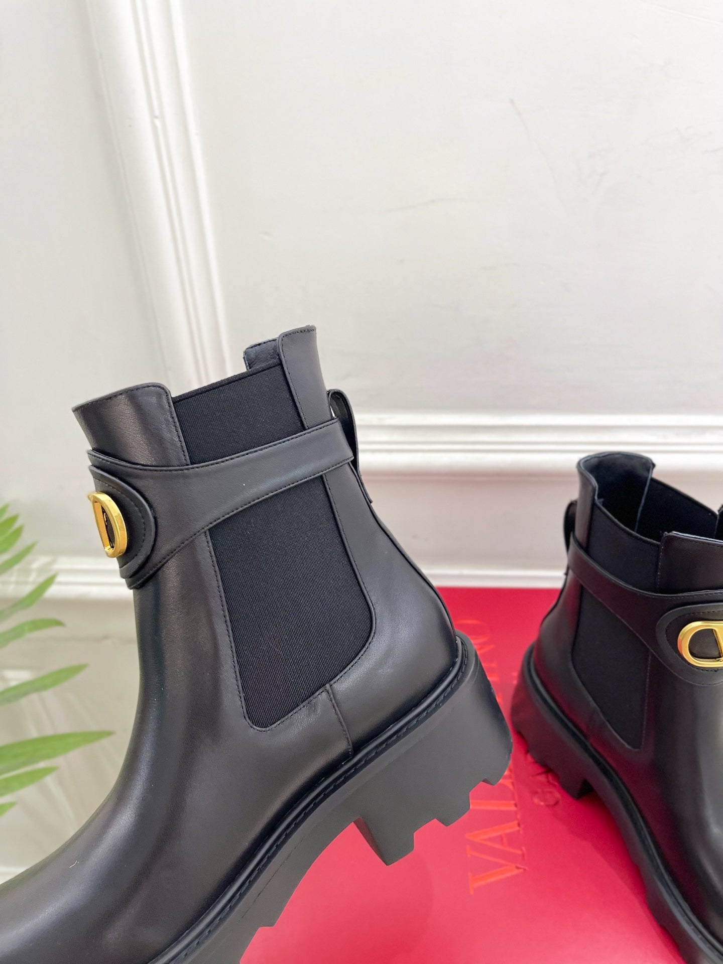 Valenti* 25SS leather ankle boots