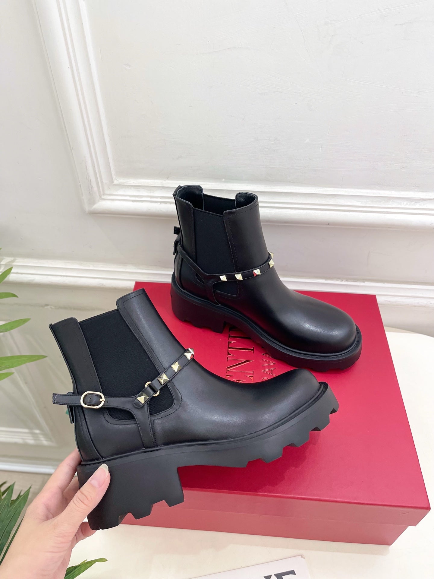 Valenti* 25SS platform rivet ankle boots