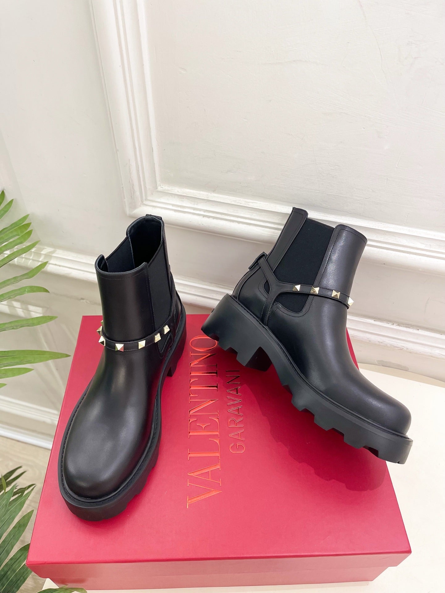 Valenti* 25SS platform rivet ankle boots