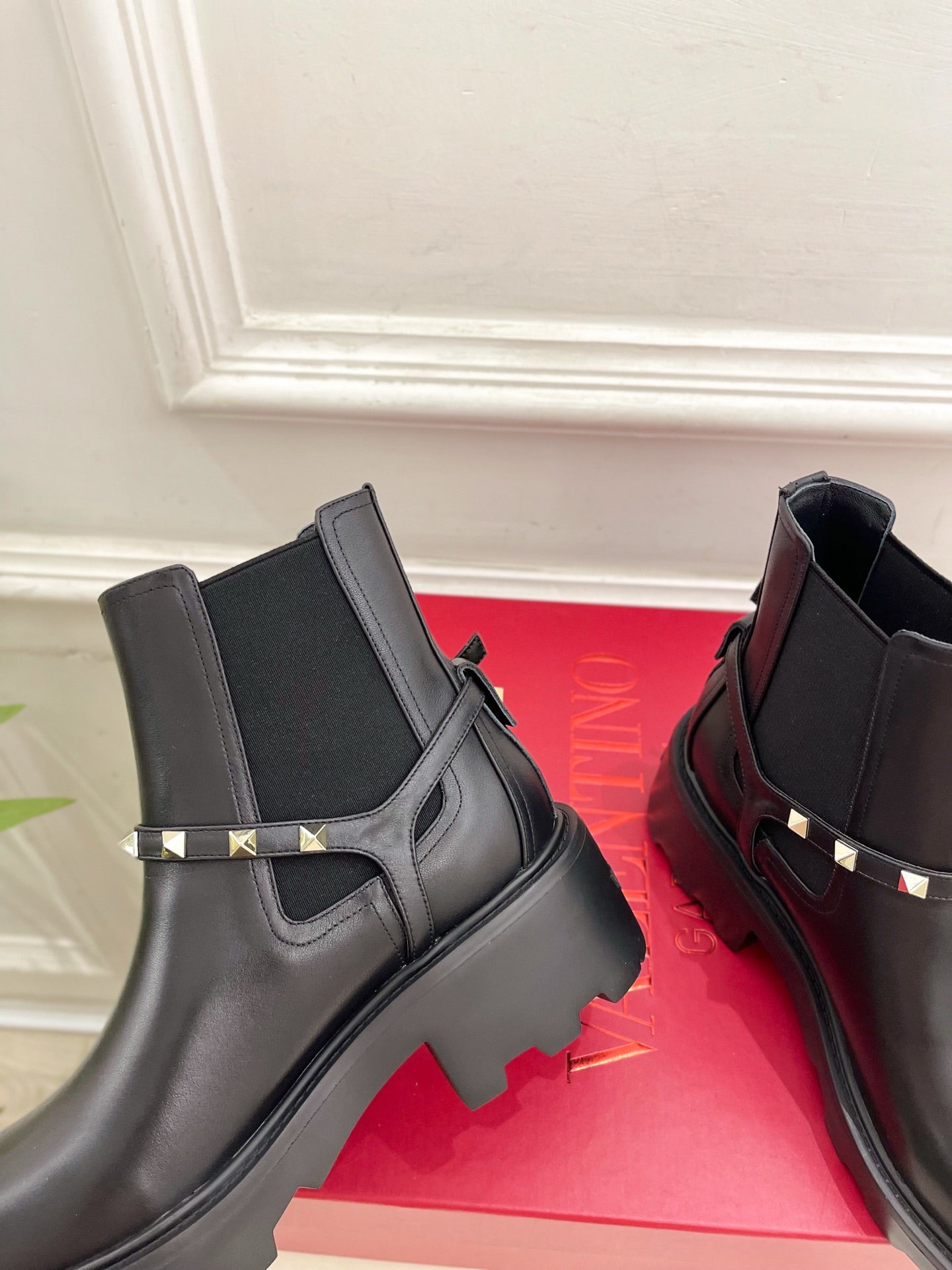 Valenti* 25SS platform rivet ankle boots