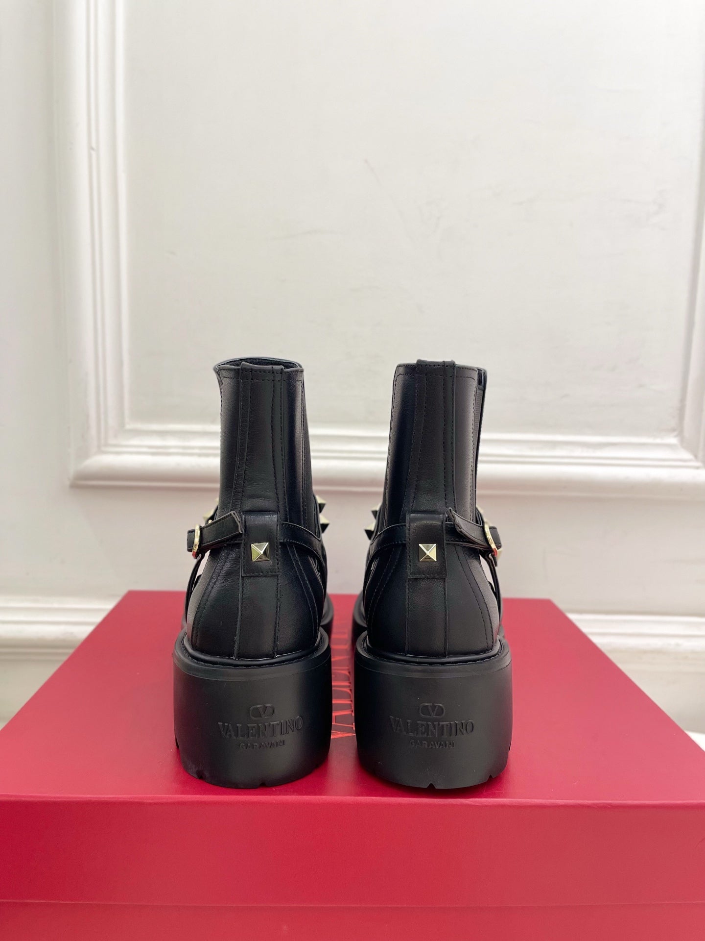 Valenti* 25SS platform rivet ankle boots