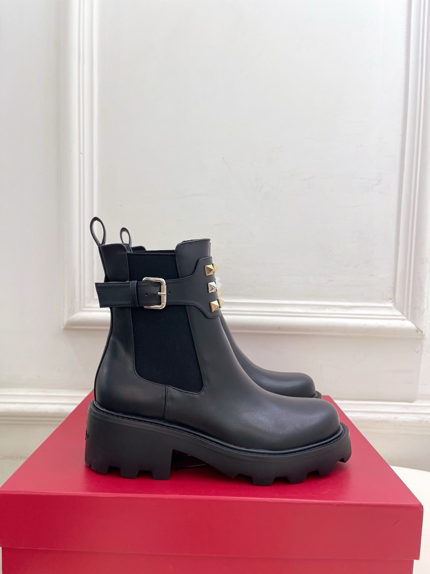 Valenti* 25SS platform rivet Chelsea boots