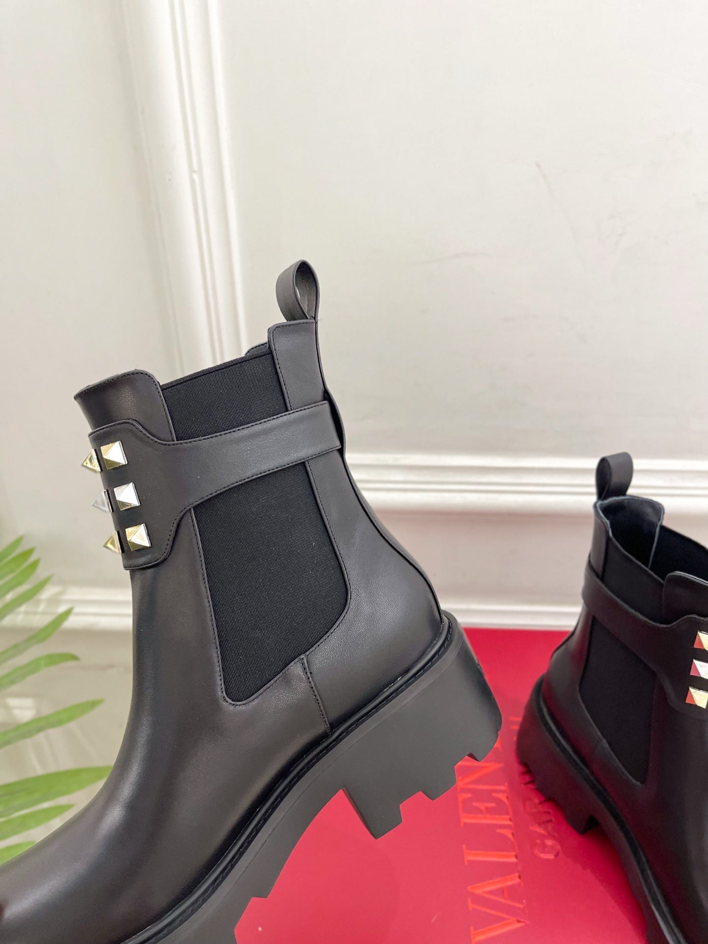 Valenti* 25SS platform rivet Chelsea boots