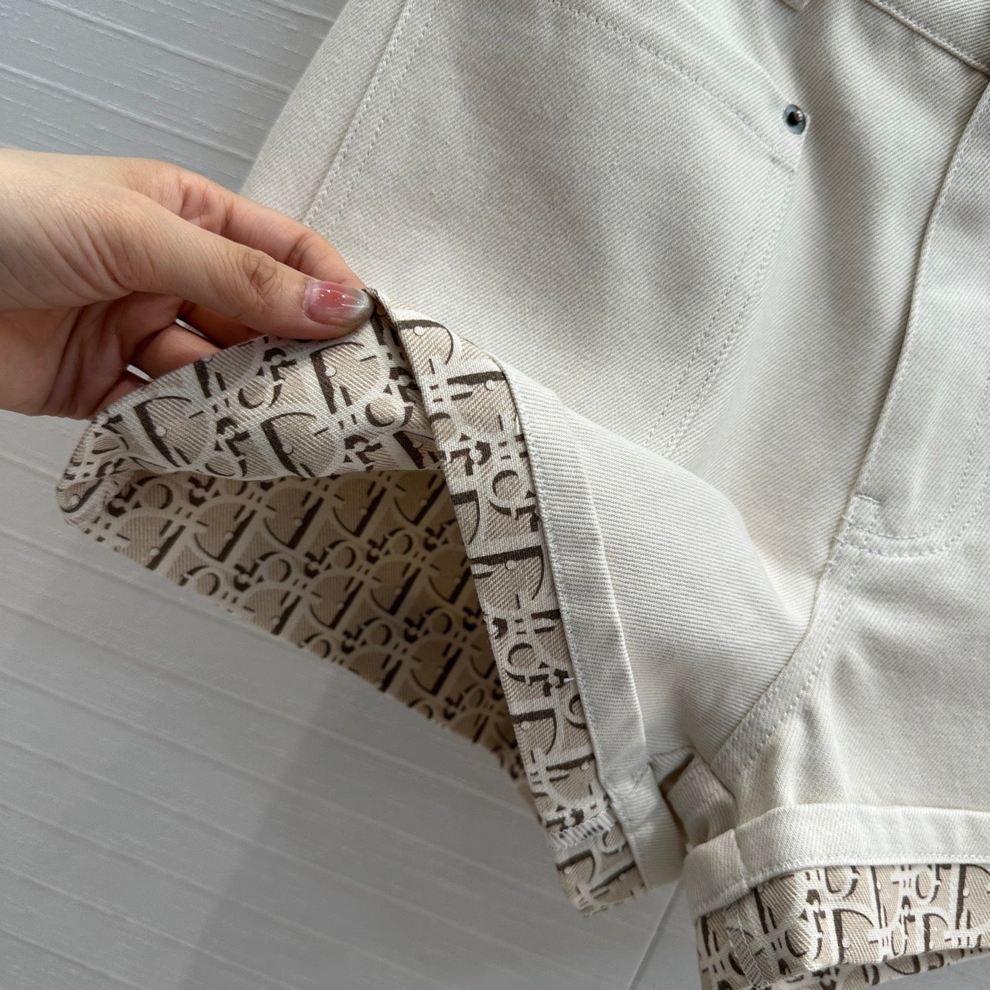Dior double-pocket denim shorts (promotional item)