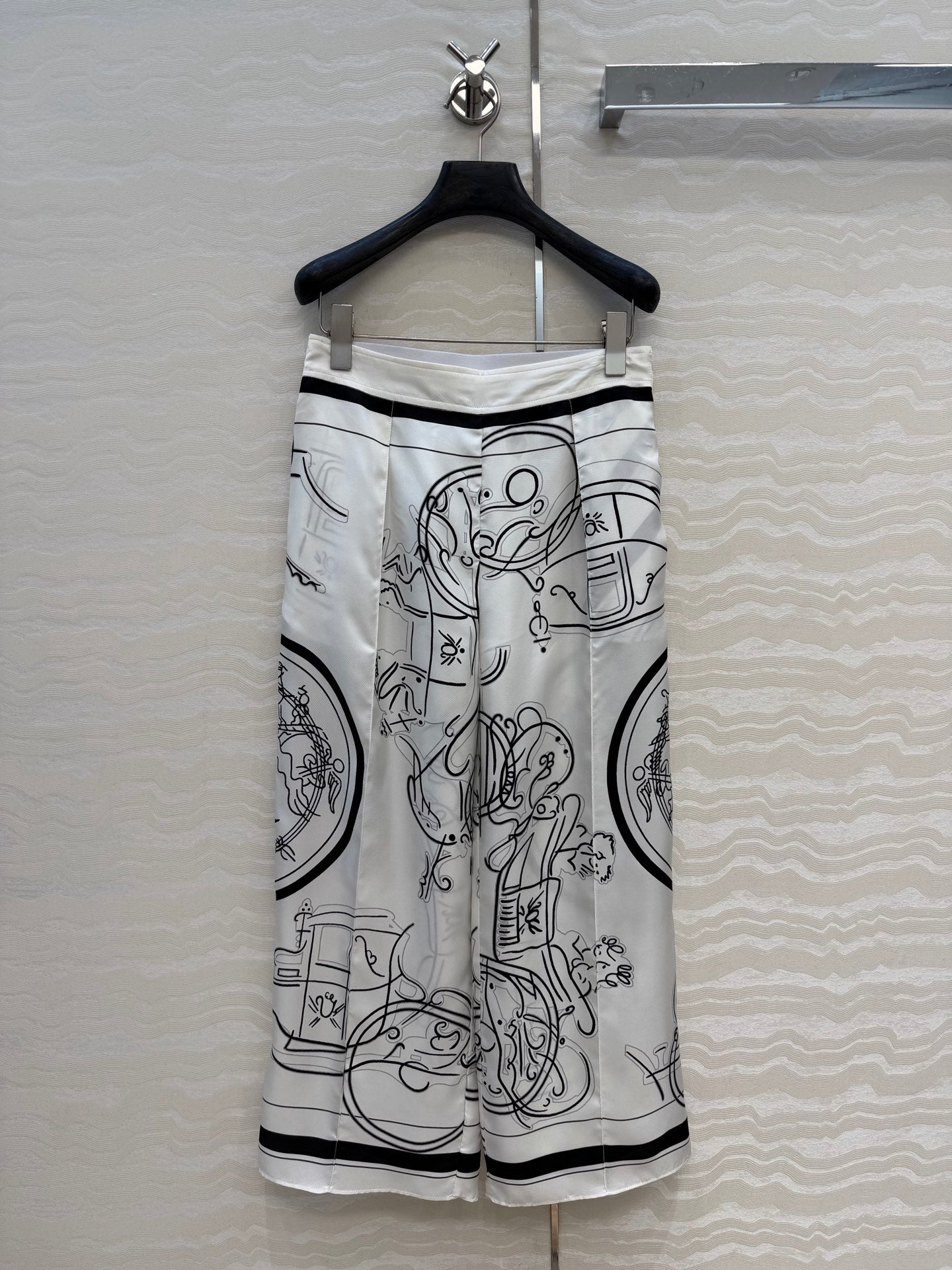 Hermès 2026 New Collection Silk Shirt and Straight-Leg Trousers