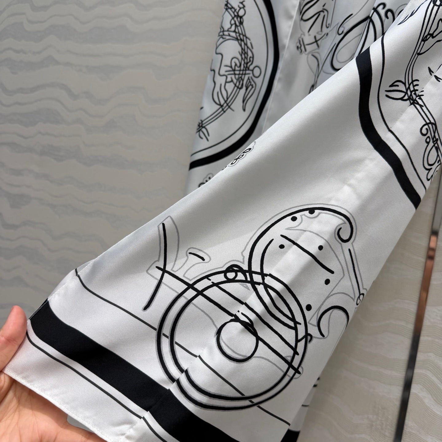 Hermès 2026 New Collection Silk Shirt and Straight-Leg Trousers