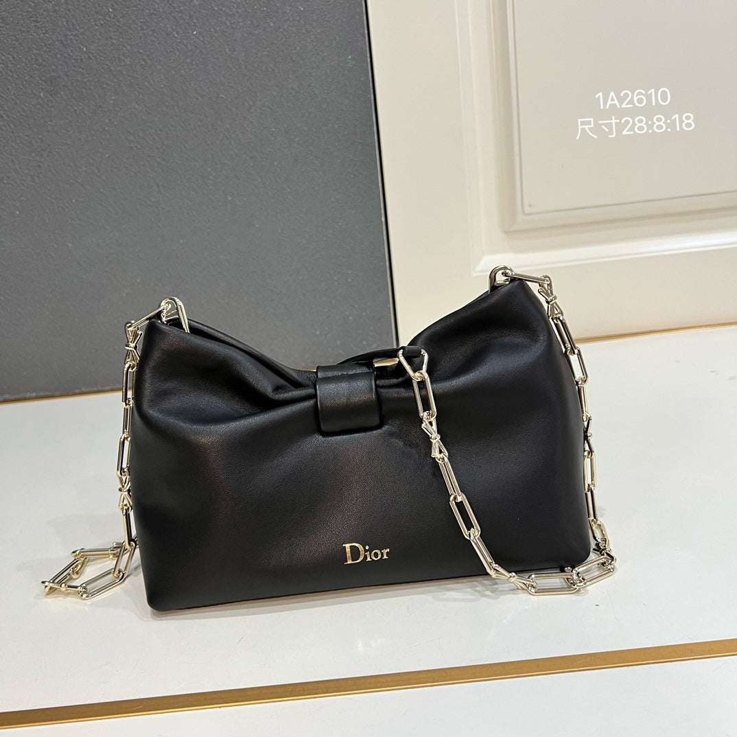 New handbag for 2026: Lambskin chain bag