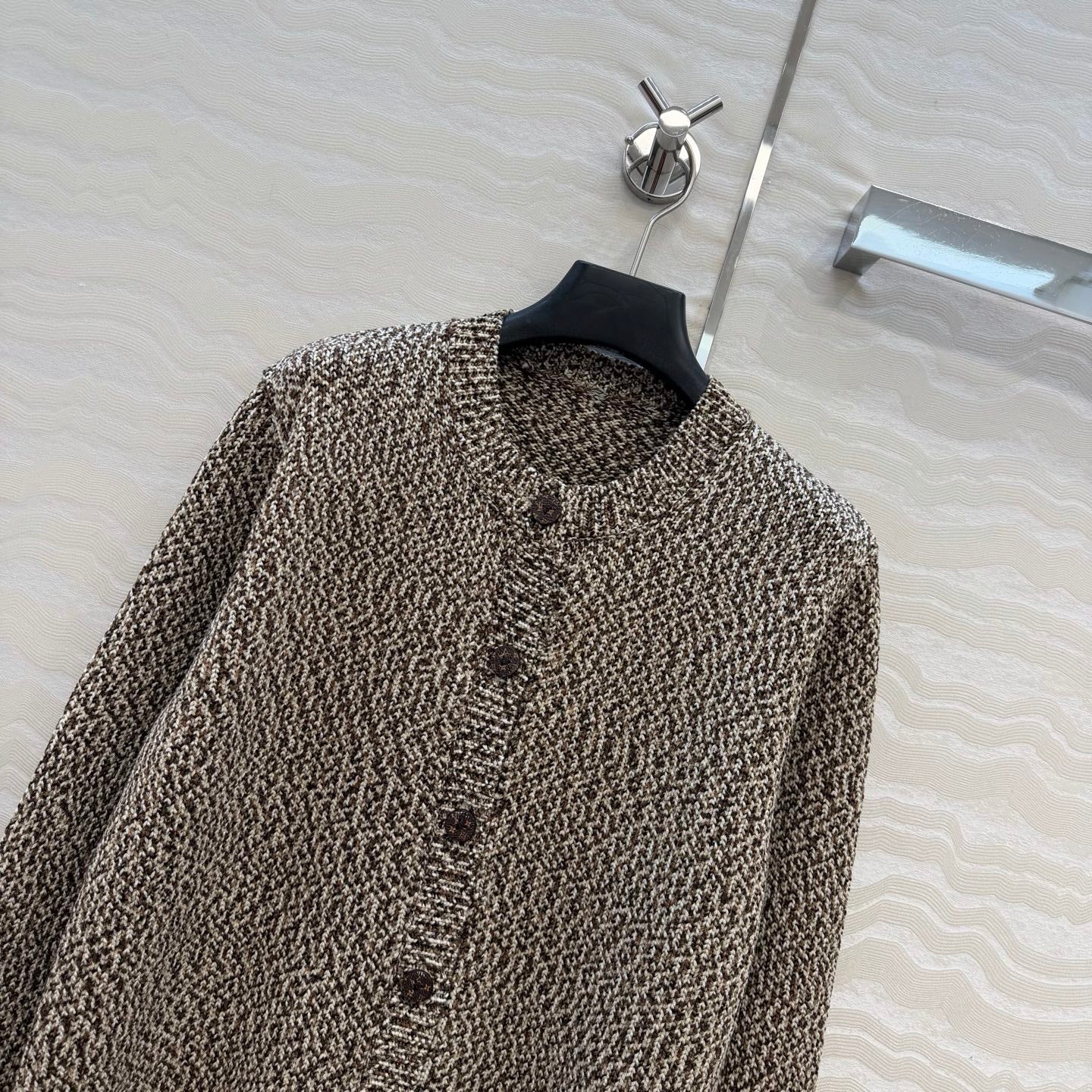 LV 26SS knitted round-neck cardigan