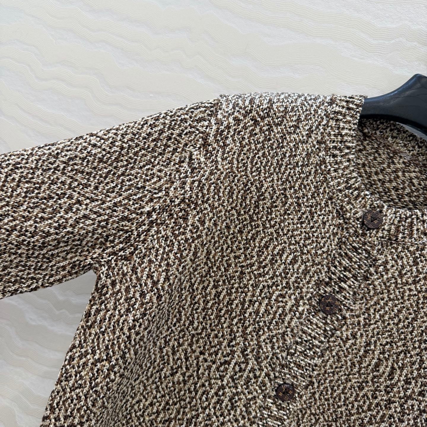 LV 26SS knitted round-neck cardigan