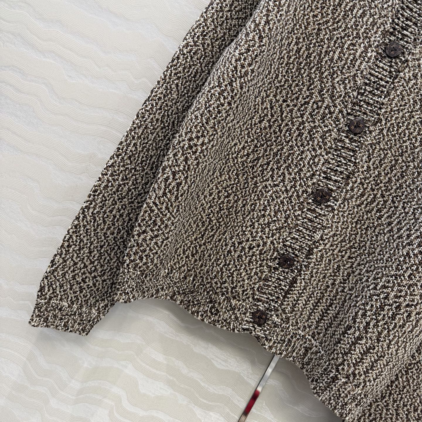 LV 26SS knitted round-neck cardigan