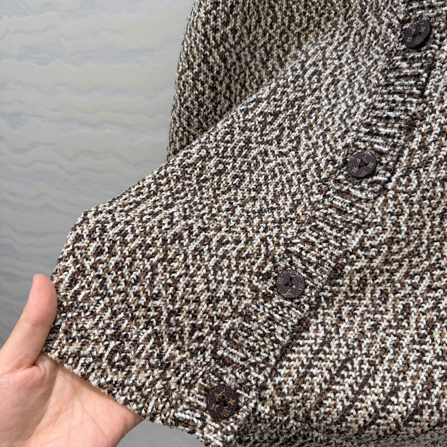 LV 26SS knitted round-neck cardigan