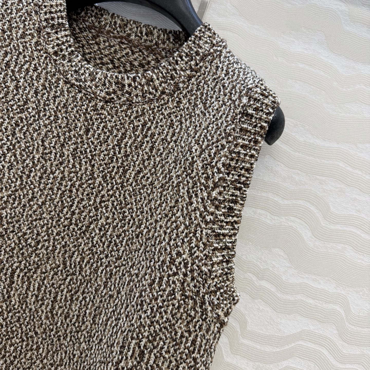LV 26SS knitted round-neck cardigan