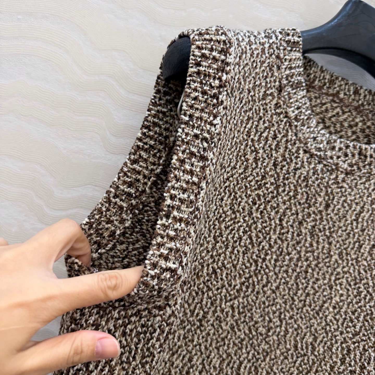 LV 26SS knitted round-neck cardigan