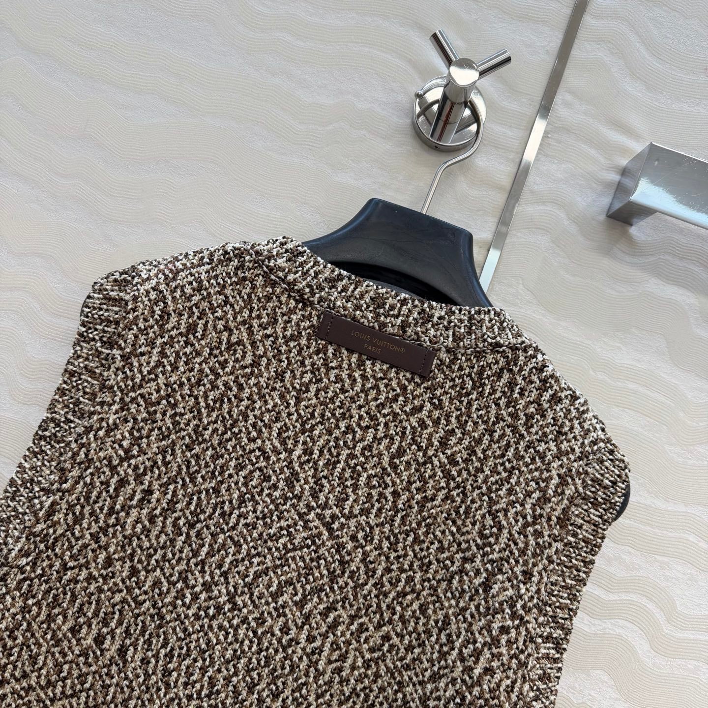 LV 26SS knitted round-neck cardigan