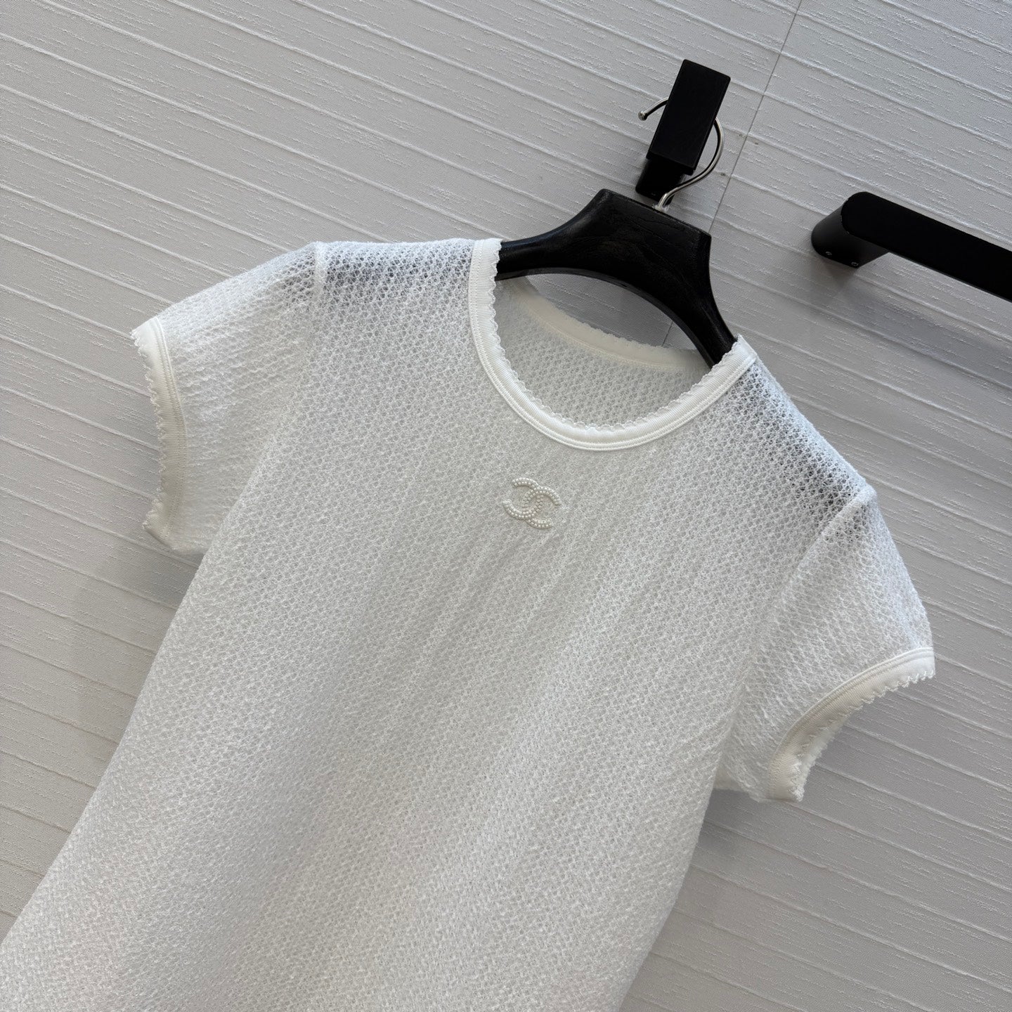 CHAN* 26SS Embroidered Mesh Knit Short-Sleeve Top