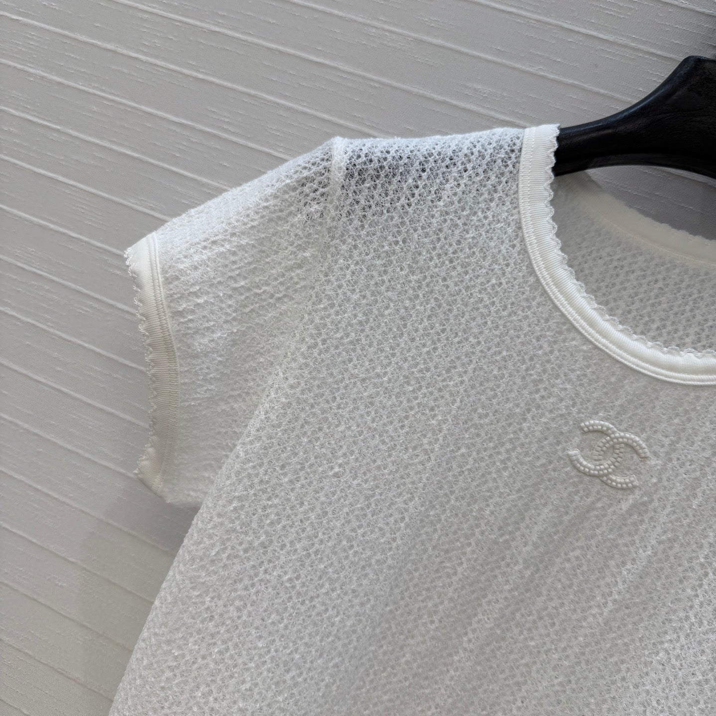 CHAN* 26SS Embroidered Mesh Knit Short-Sleeve Top
