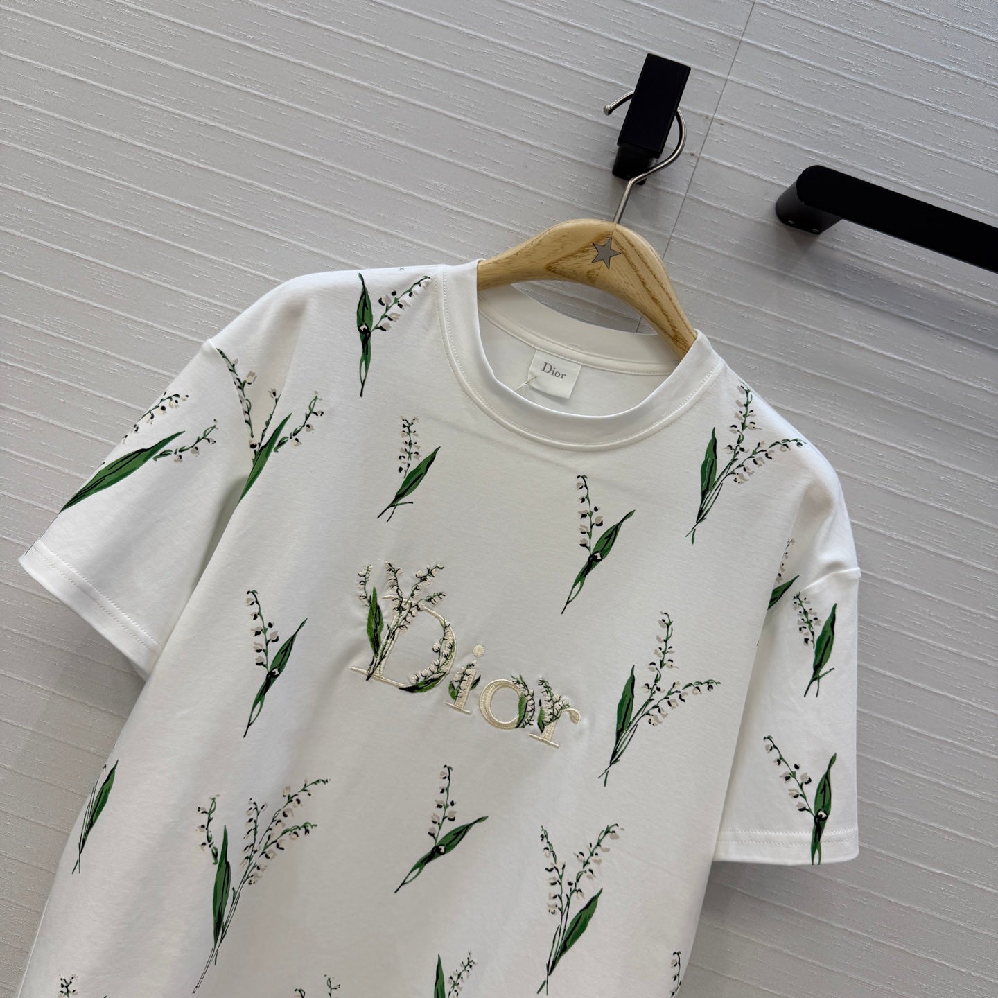 DIO* 26SS Lily of the Valley Embroidered T-Shirt