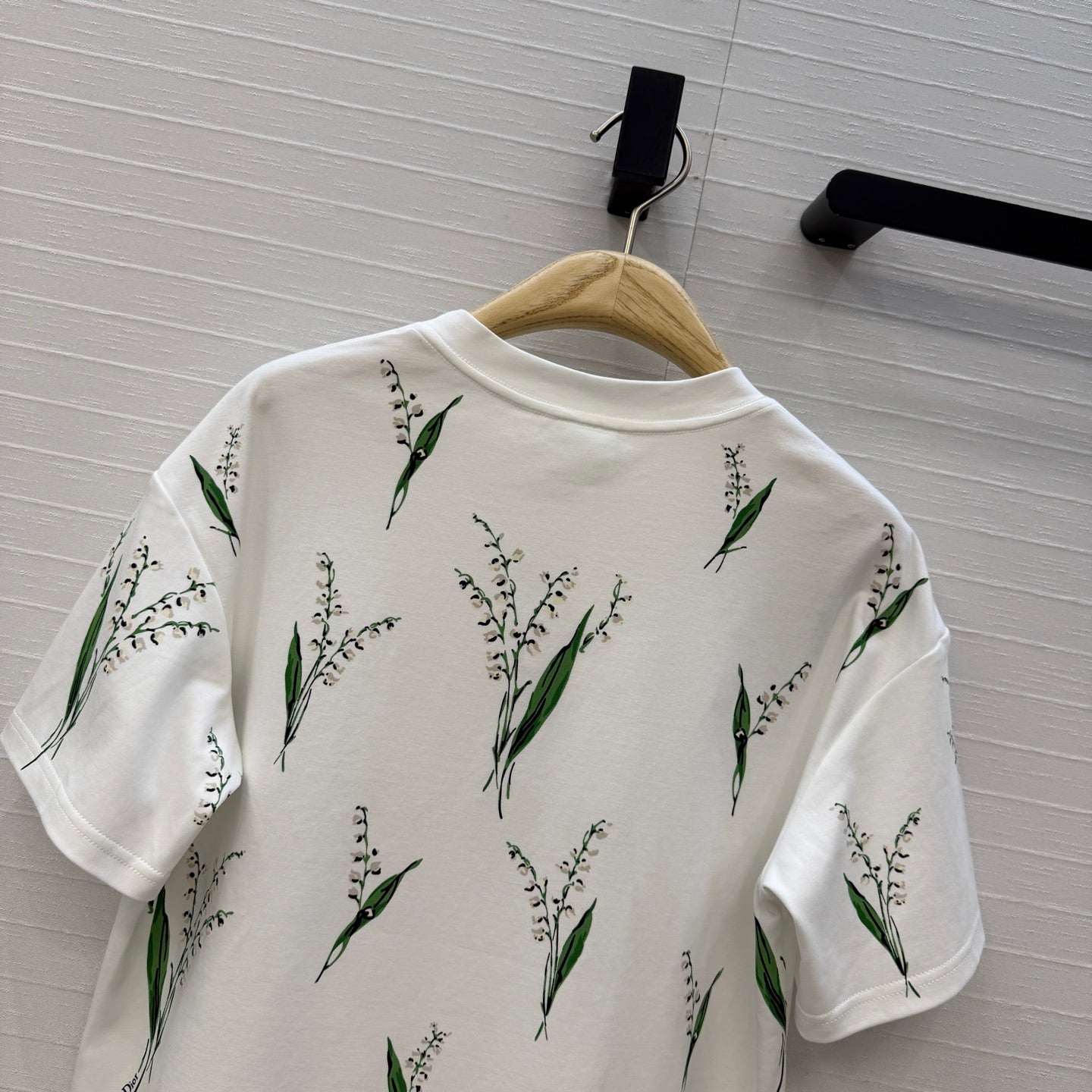 DIO* 26SS Lily of the Valley Embroidered T-Shirt