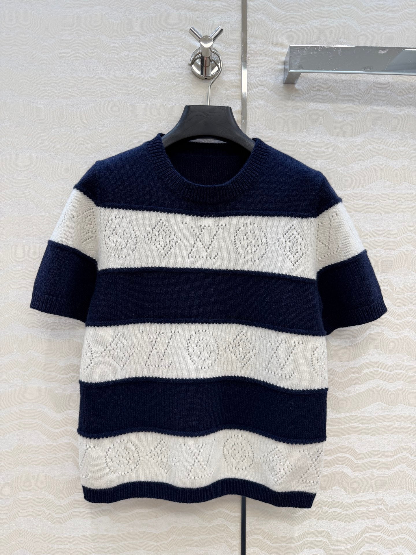LOU* 26SS Striped Letter Sweater