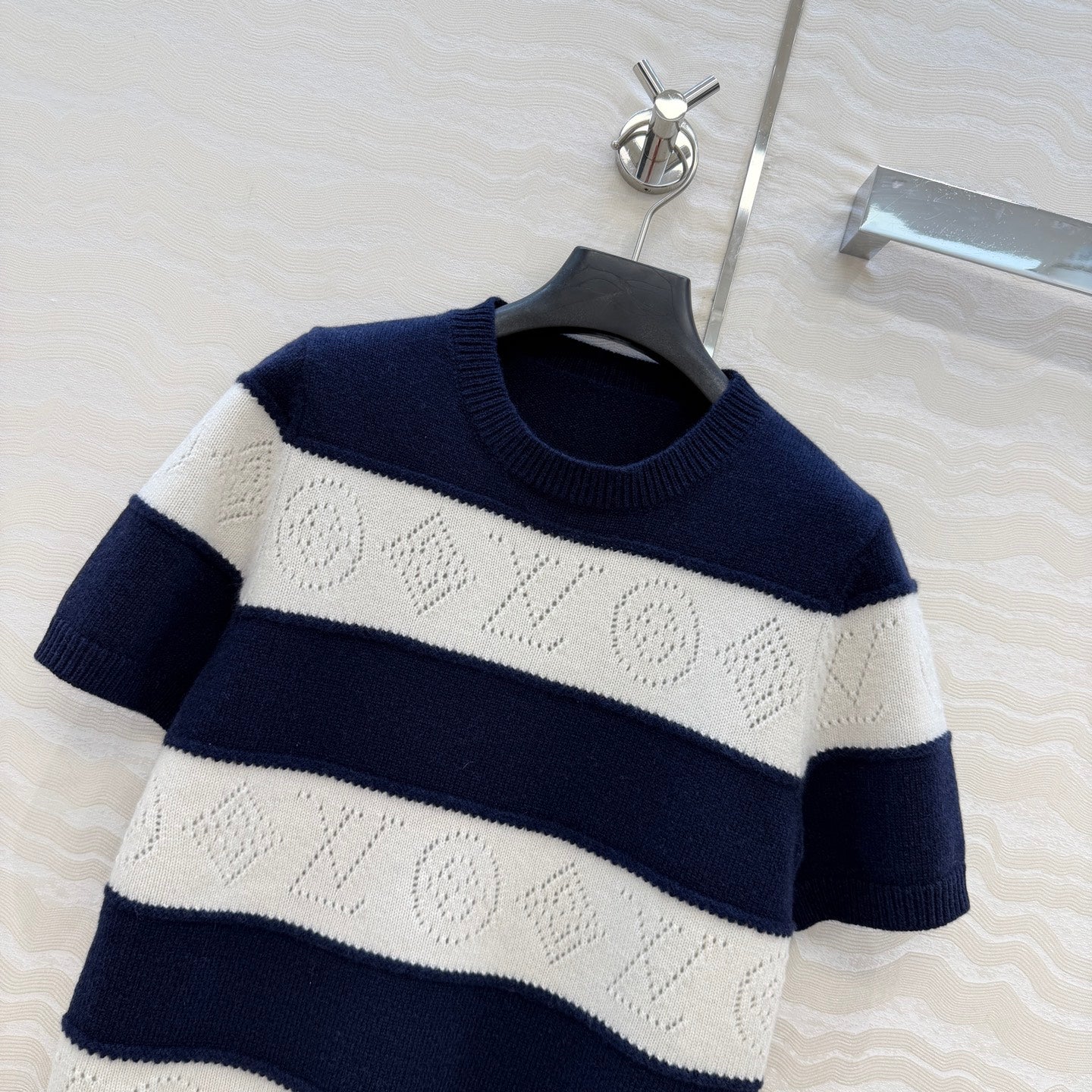 LOU* 26SS Striped Letter Sweater