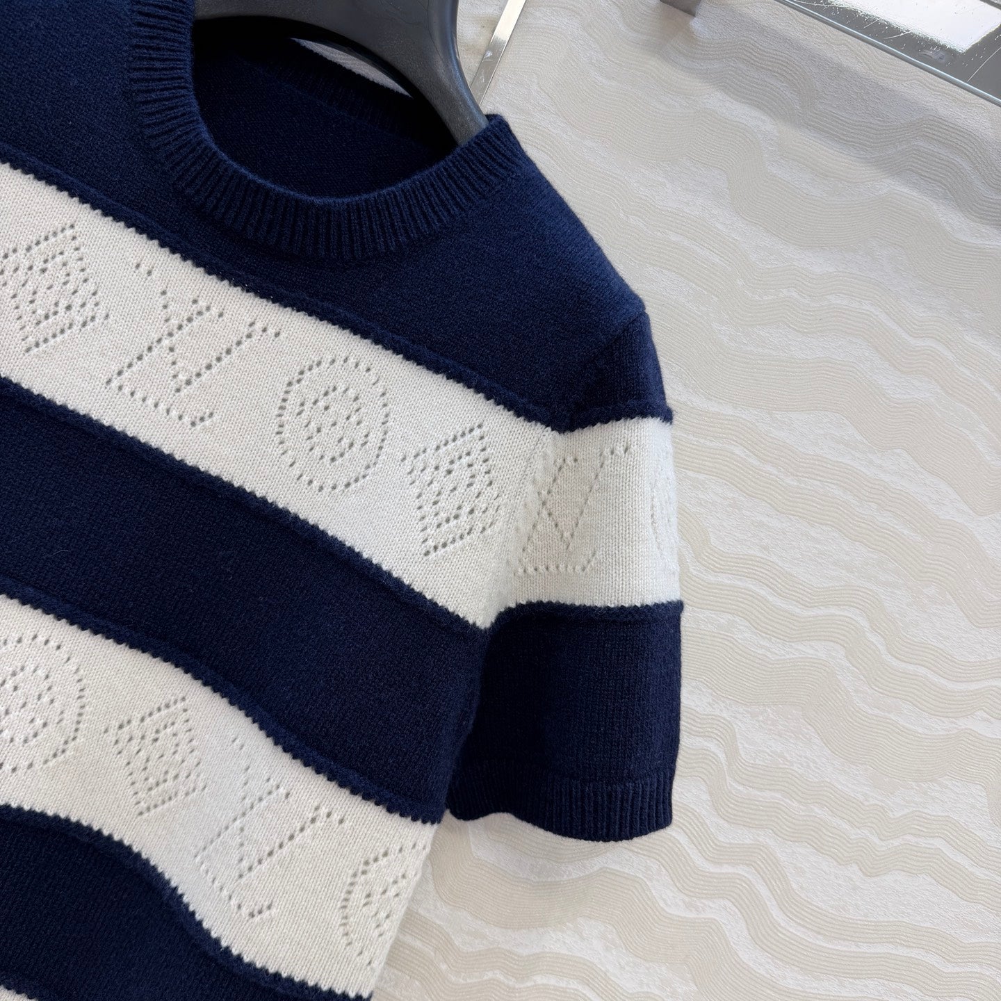 LOU* 26SS Striped Letter Sweater