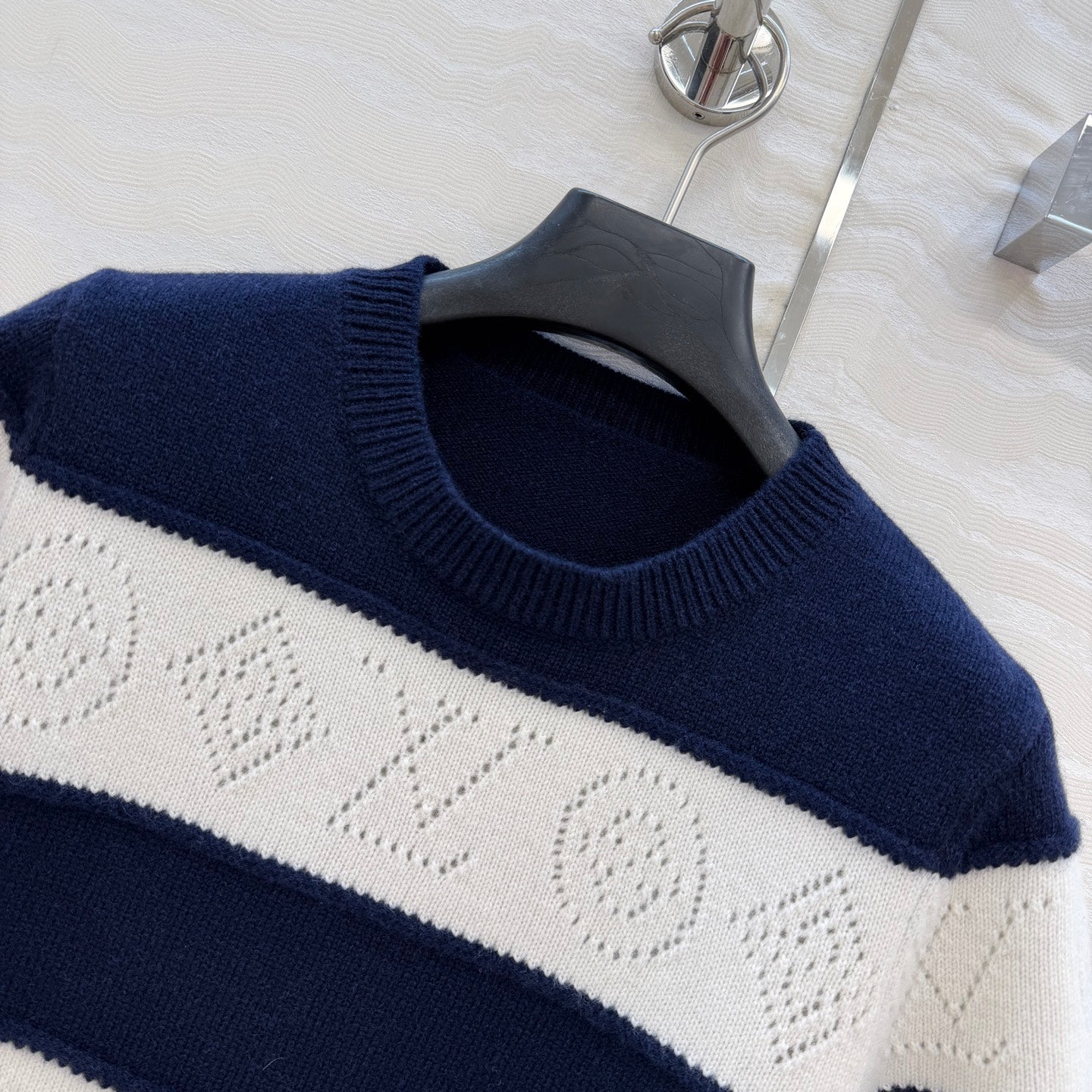 LOU* 26SS Striped Letter Sweater