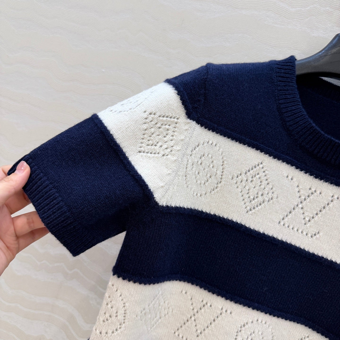 LOU* 26SS Striped Letter Sweater