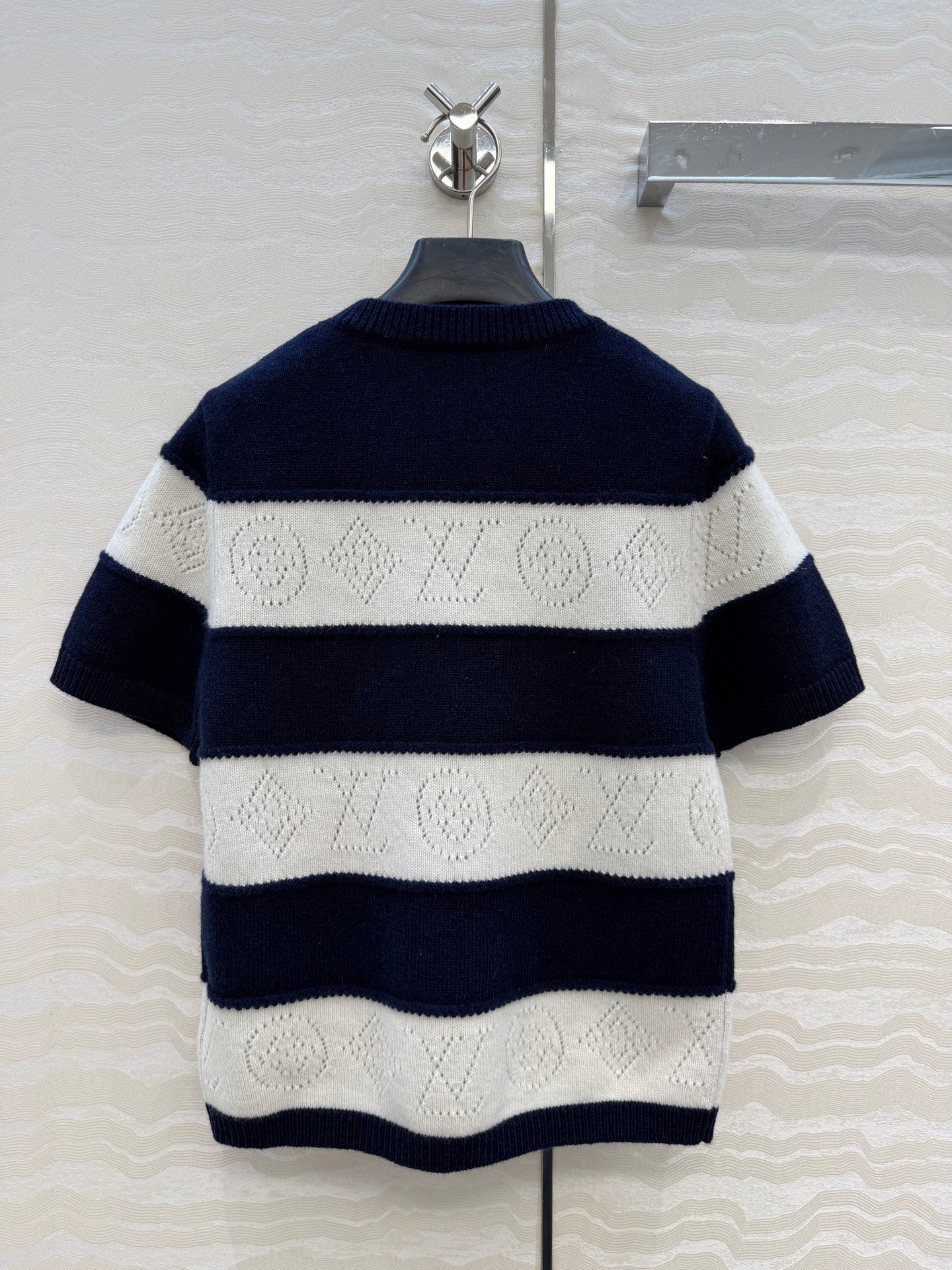 LOU* 26SS Striped Letter Sweater