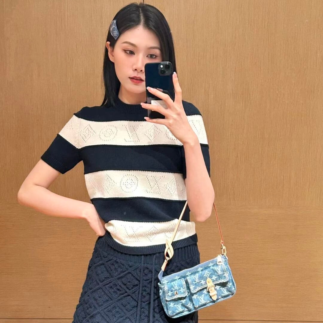 LOU* 26SS Striped Letter Sweater