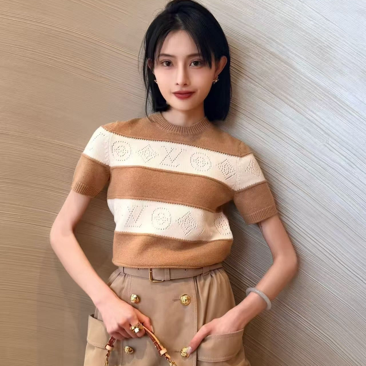 LOU* 26SS Striped Letter Sweater