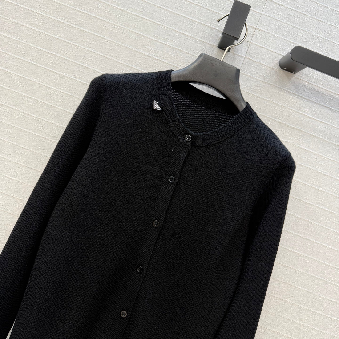 PRA* 26SS Elegant Crew-Neck Cardigan