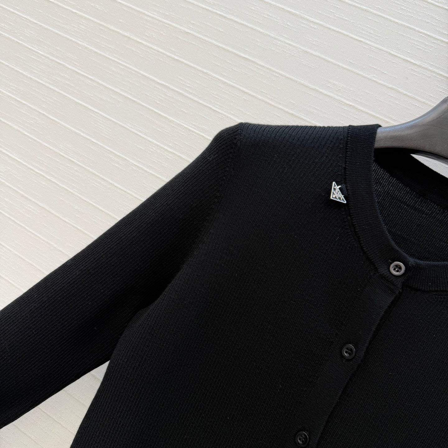 PRA* 26SS Elegant Crew-Neck Cardigan
