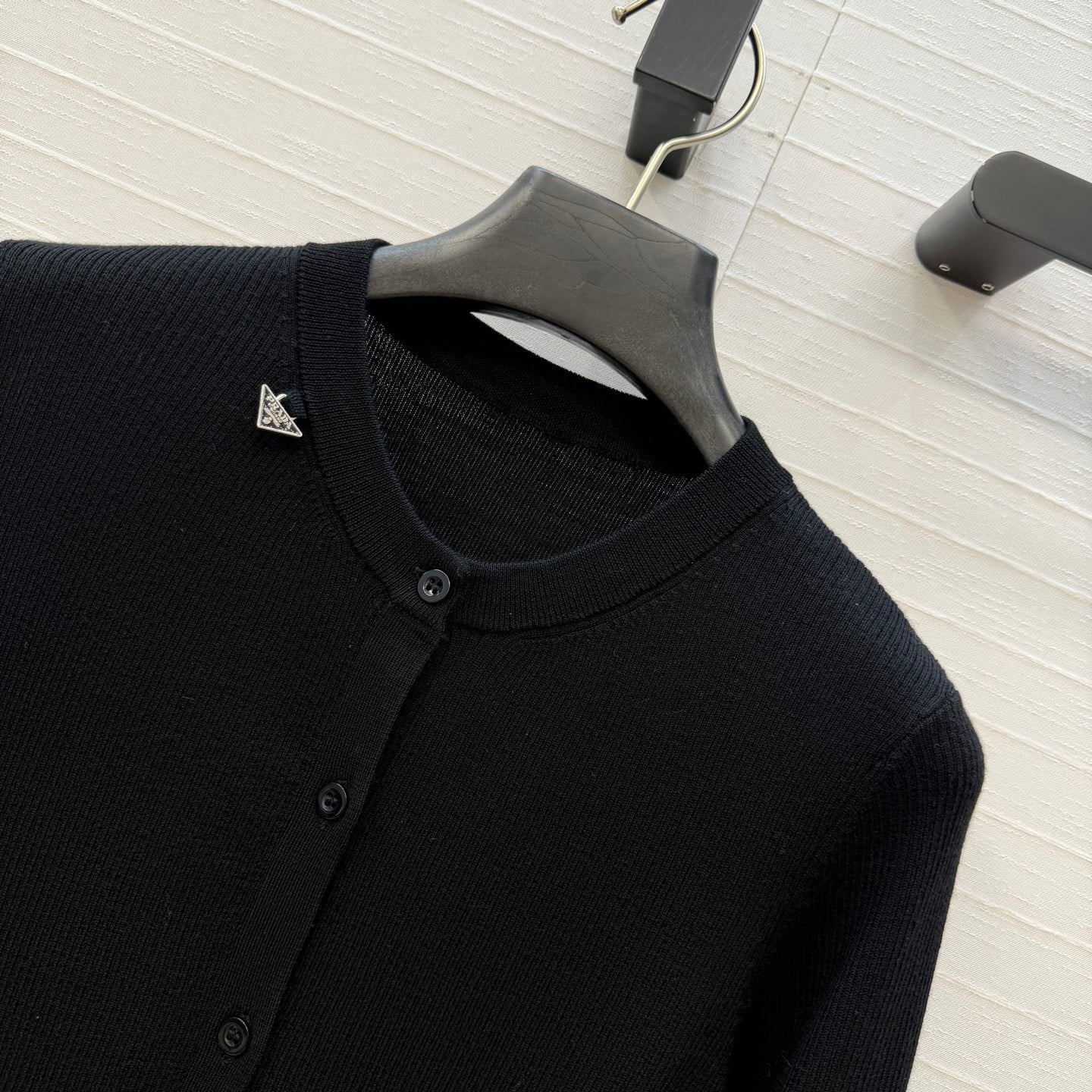 PRA* 26SS Elegant Crew-Neck Cardigan