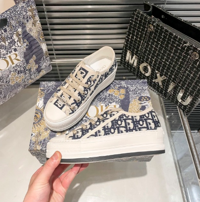 DIO* embroidered canvas sneakers