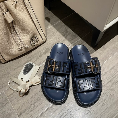 F  new flat slippers (counter with the same model)