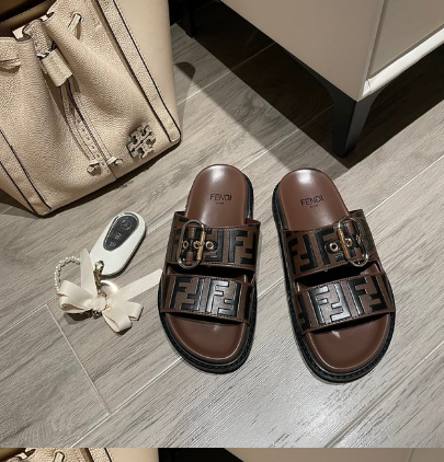 F  new flat slippers (counter with the same model)