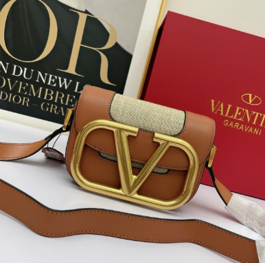 Valent*Large Metal Logo Bag