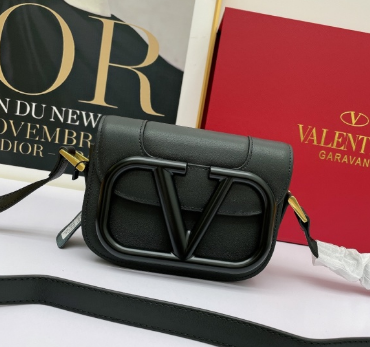 Valent*Large Metal Logo Bag