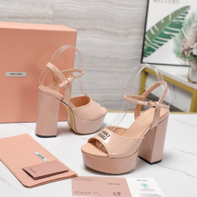 MIU* 25SS Patent Leather Chunky Heel Sandals VIP