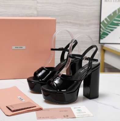 MIU* 25SS Patent Leather Chunky Heel Sandals VIP