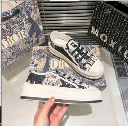 DIO* embroidered canvas sneakers